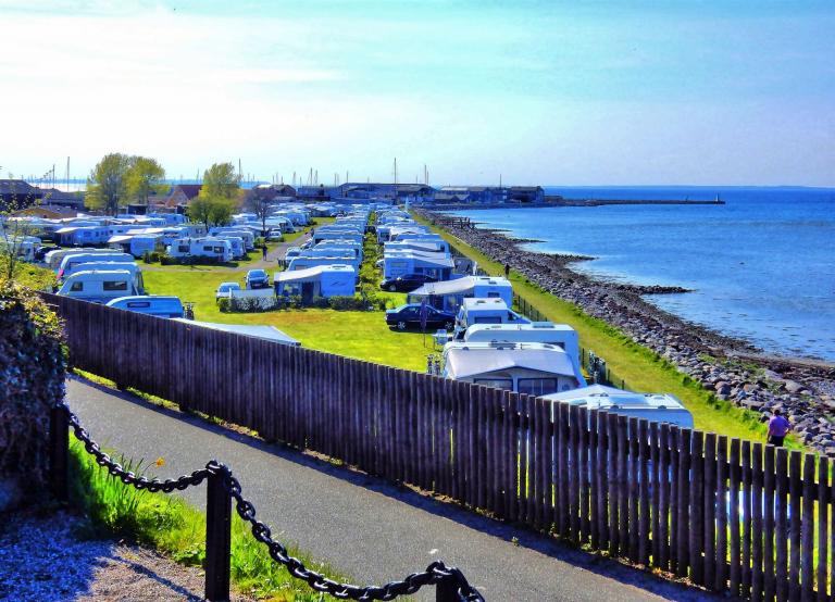 Udsigt over pladserne ved vandkanten